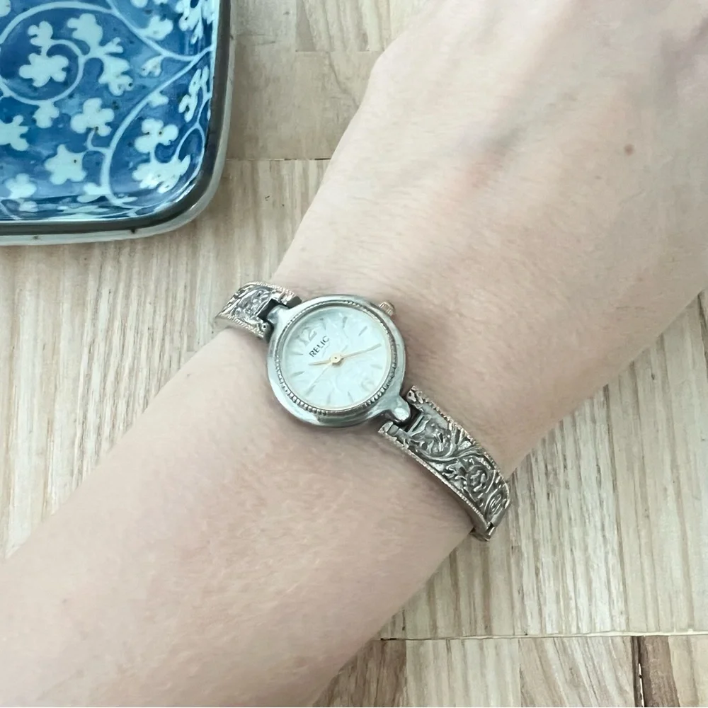 Relic ladies vintage style two tone dress watch NEW BATTERY